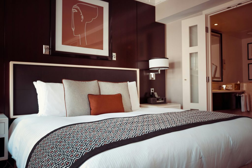 pexels-photo-164595-164595 Cozy and modern hotel bedroom interior with elegant decor and soft lighting.